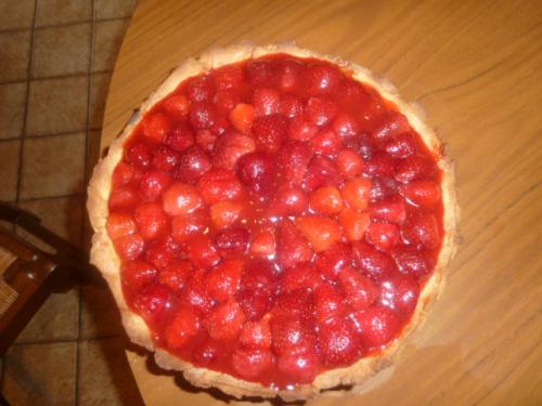 Tarte-au-fraises--sur-pâte-sablée-et-coulis-de-fraises-au-miel-thermomix