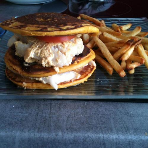Big-burger-de-blinis-à-la-carotte-au-poisson-tandoori-thermomix