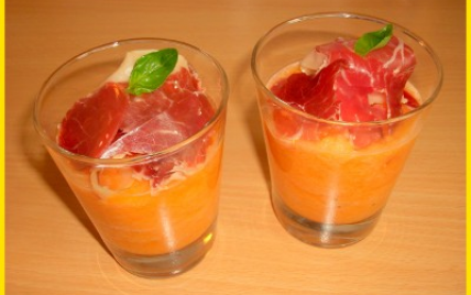 Soupe-de-melon-au-basilic-et-jambon-sec