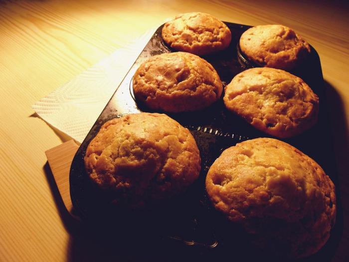 Muffins-aux-poivrons,-feta-et-origan